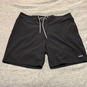 Men’s Hurley Phantom Black Board Shorts Size 32